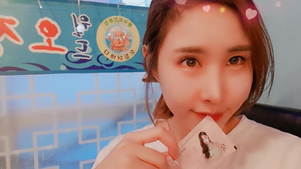 포몽푸제아 on Instagram: “연포탕과 연어에 한잔했슴 안티이불킥 챙겨먹고 술먹었는데 담날 숙취가 아예없는건 아니었지만 평소보다 숙취해소가 빨랐다고한다! 맛도 요구르트맛이라 달달한 영양제 먹는것같았당  #안티이불킥#grn#숙취해소제#숙취해소 #지알엔#술그램#술자리#연포탕#음주전후…”