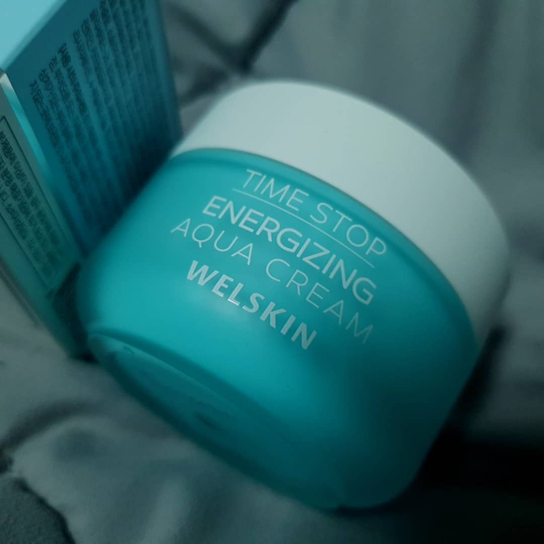 @mohn_joya on Instagram: “진정시켜줘 웰스킨 . . 촉촉하게 발림성 좋은 아쿠아 크림 ! . #웰스킨 #welskin #수분폭팔 #진정크림 #화잘먹크림 #수분크림추천 #아쿠아크림 #아쿠아크림추천 #인싸템 #코