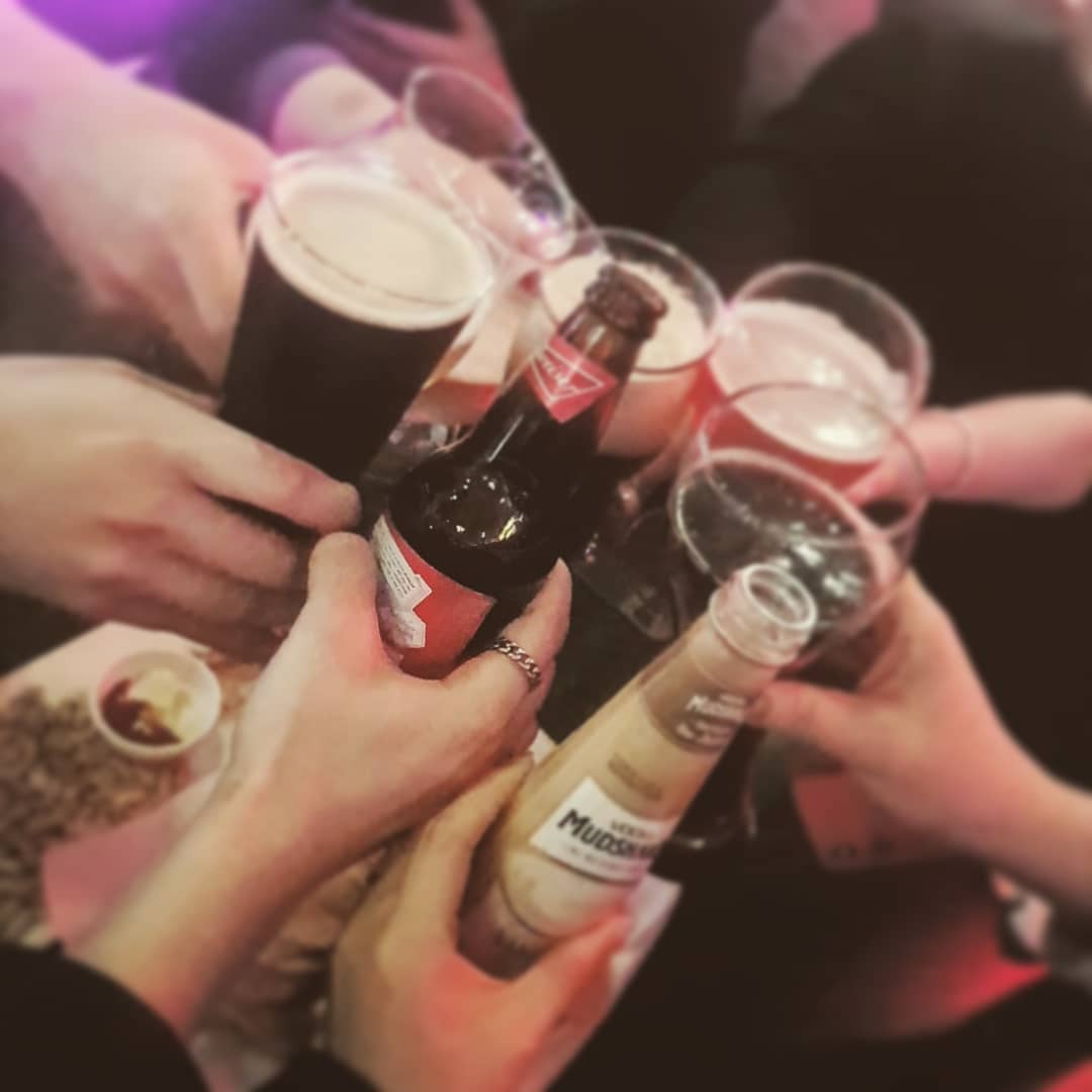 많이 짧은 시간이었음에도 그대들 같은 좋은 동료분들이 있었기에 진짜 나만의 색깔로, 온전한 나로 한 회사에 몸 담아 즐겁게 지낼 수 있었지 않았나 싶습니다.
관계의 기간이 아니라 깊이의 무게를 알고 있기 때문에 사람이고, 그렇기에 그 회사를 떠난 전 여전히 그대들이 소중하고, 훌륭한 그대들과 함께 했다는 시간을 자부심 삼아 큰 곳으로 이직할 용기가 생겼었다, 믿고 있어요.
그 동안 참 많이 감사했어요. 또 봐요. #loveyouall 💗