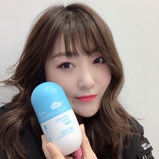 도도쑤기 on Instagram: “다이어트의 적은 바로 #스트레스 ! . 쌓여가는 스트레스로 살로 찌지만 살이 찐 내 모습에 더 스트레스 받는 듯 ㅠㅠ . - - #녹차카테킨 으로 체지방 감소 및 혈중 콜레스테롤 개선! . #홍경천 으로 스트레스로 인한 피로 개선! . -…”