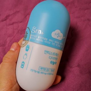 현아 ❥ on Instagram: “요즘 SNS에서 핫한 자면 살빠진다는 그것....! 피로개선과 체지방감소를 한번에 해준다니까 완전 피로쩌는 직장인들 한테는 필수템이 되어버린 하늘이 ...! 아직 먹은지 얼마안됐지만 자기전에 먹기만 하면 돼서 얼마나 편한지 헤헿 한달 뒤에 어찌되나…”