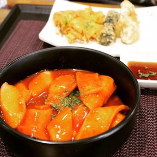 朴敬恩 on Instagram: “알리바바 쏙쏙김밥! 한입에 쏙? . #알리바바쏙쏙김밥 #홍대맛집 #가성비맛집 #또오고싶은가게 #꼭다시방문 #추천맛집 #꼬마김밥맛집 #분식맛집 #떡볶이맛집 #돈가스맛집 #JMT #JMTGR #알리바바파트너스 #홍대맛집 #홍대김밥 #홍대분식 #홍대떡볶이…”