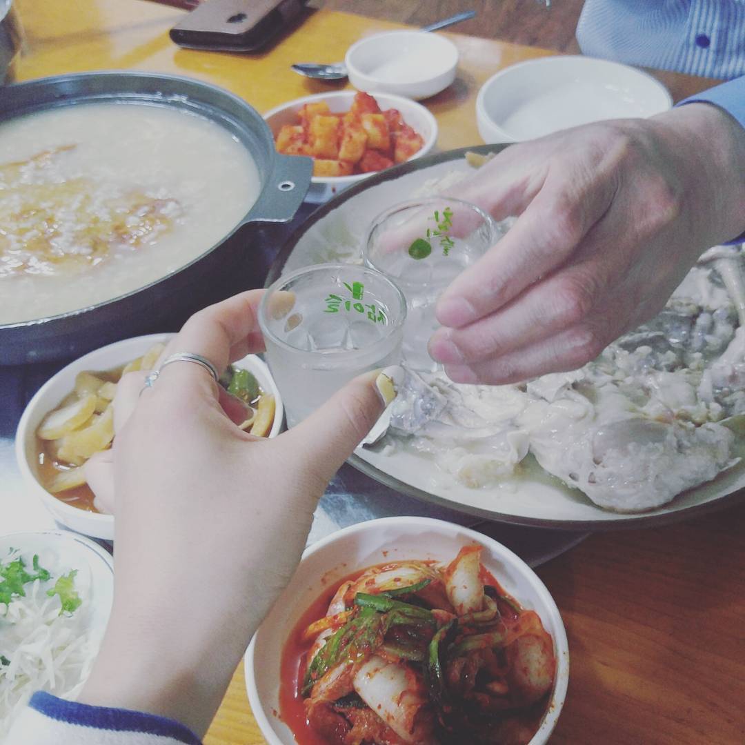 새벽노을 on Instagram: “#백비송그램 . 아빠랑 한잔 하고 살포시 산책하고 오랜만에 효녀모드 . . #닭백숙 #안산자락길 #서대문맛집 #산천마루 #홍은동맛집 #맛집 #백숙맛집 #백숙 #누룽지백숙 #
