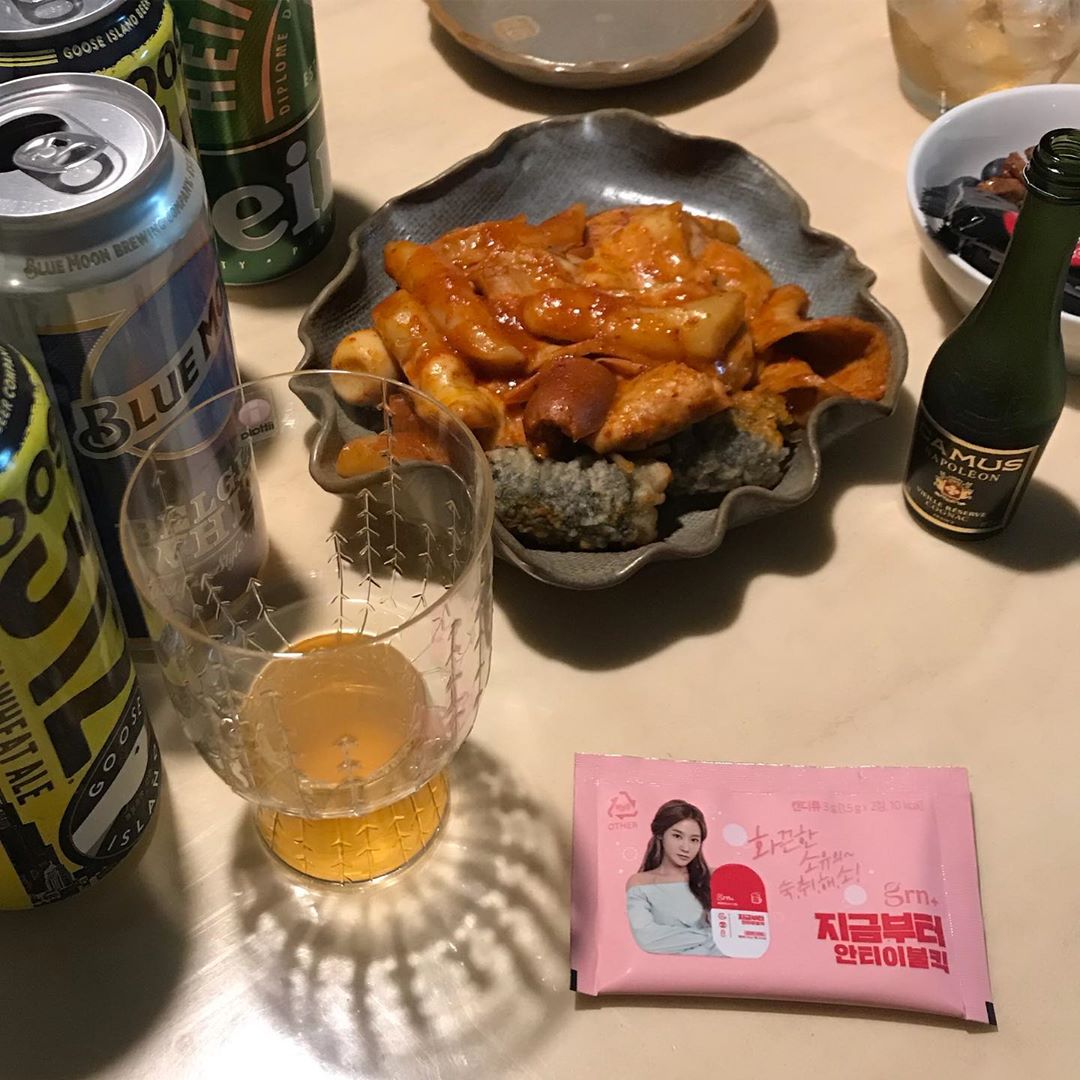 HyeJae Lee on Instagram: “휴가때 늘은건 🍾과 🐷 
_
#술과살 #매일붓기와함께
#grn #안티이불킥 #지알엔”