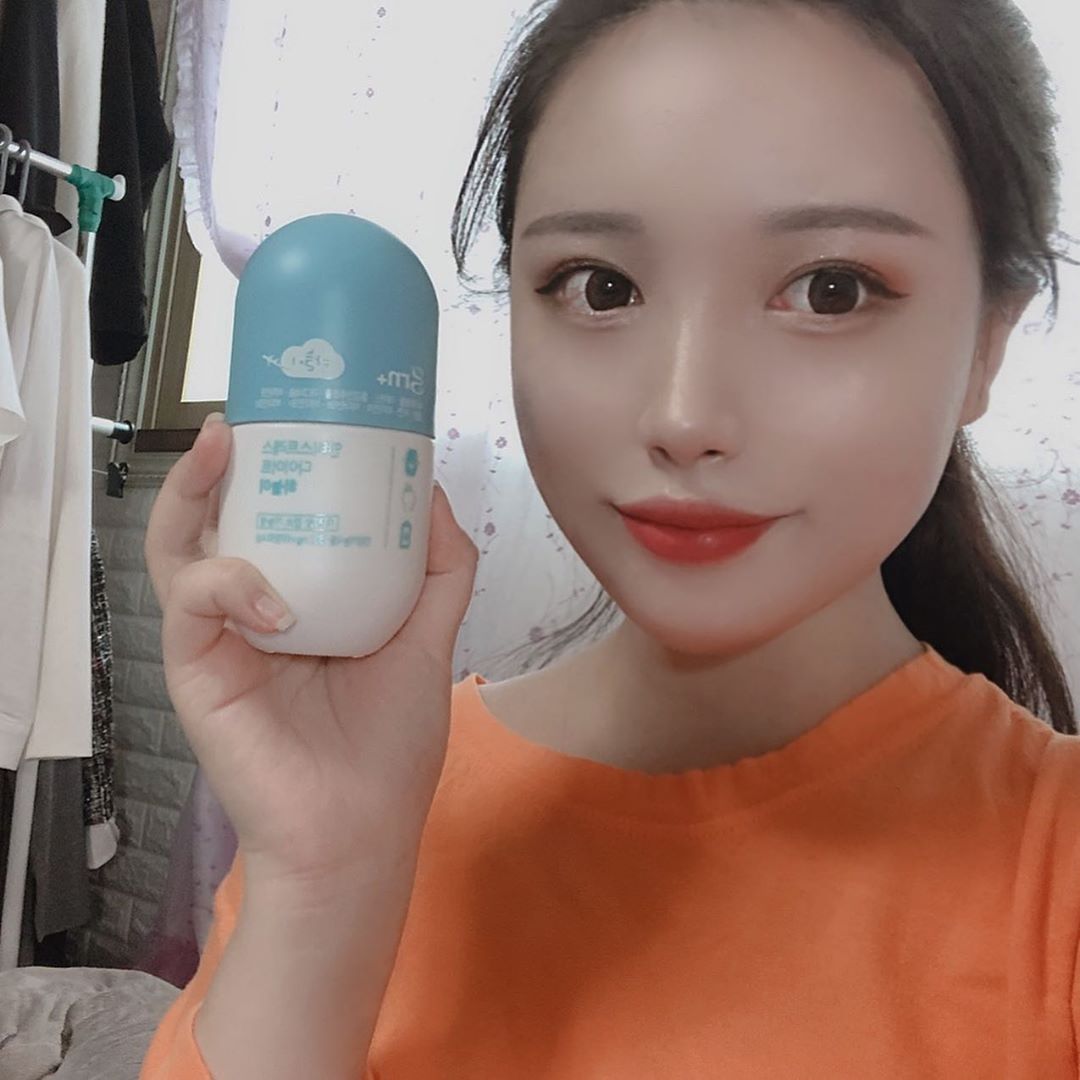 @j2._.won on Instagram: “분홍이 초록이로 유명한 grn의 또다른 제품 하늘이☁️ 항산화작용과 혈중 콜레스테롤을 감소시켜주는 녹차추출물과 긴장 완화에 도움을 주는 테아닌, 피로개선에 도움이 되는 홍경천 추출물 외 비타민과 미네랄이 함유되어 있는 하늘이로 건강하게 다이어트…”