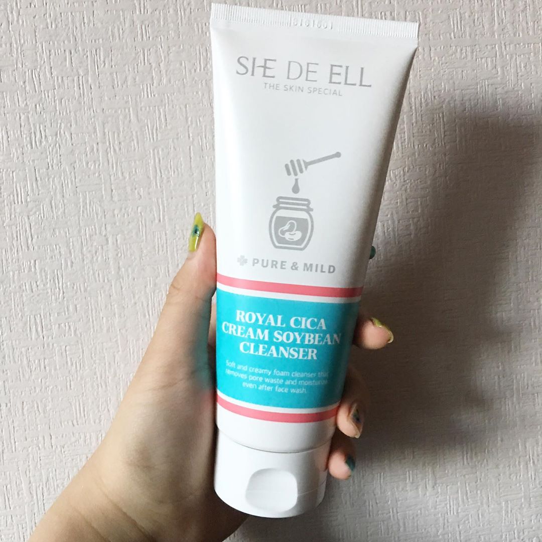@us2s2u on Instagram: “쉬드엘 콩클렌져 화학계면활성제가 들어간 클렌징폼은 세안 시 노폐물만 씻어내는 것이 아니라 수분도 앗아가고 장벽을 무너뜨린다!! 쉬드엘 콩클렌져는 ewg 그린등급도 받고 피부에 효과적인 5개의 콩을 적절히 배합하여 만든 콩포뮬라 클렌징폼이라 오히려…”