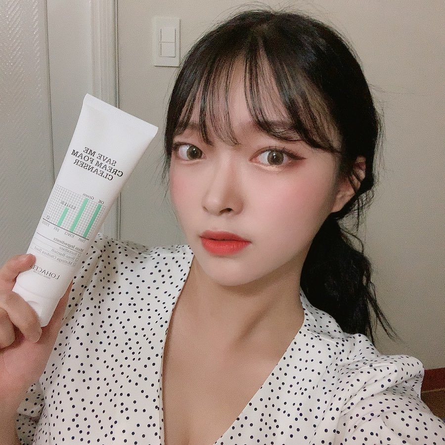 강민지 on Instagram: “#로하셀 #세이브미 #폼클렌저 
#미세먼지 심한 요즘 클렌징 하고도 찝찝한데 #로하셀세이브미 로 클렌징 하세요👍🏻
#여드름관리 에도 좋은 #기초화장품 .
#로하셀클렌저 #여드름 #모링가 #수크랄페이트 #뷰스타그램”