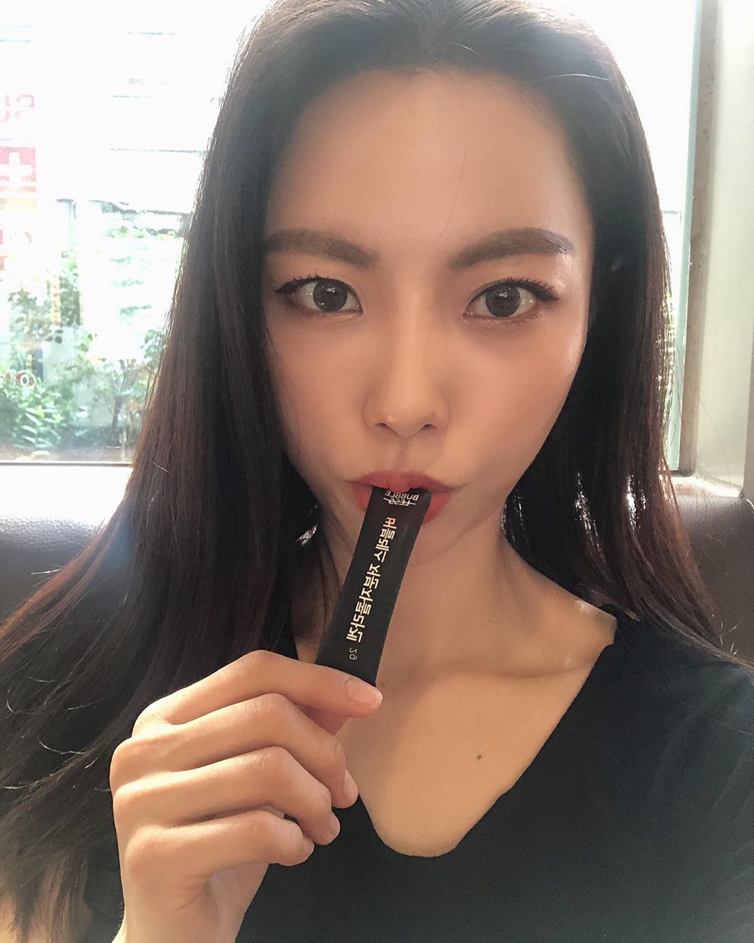 두유언니 on Instagram: “#피쉬콜라겐 #버블레스콜라겐  레몬 맛이 부드럽고 입에 가득 맴돔! 그리고는 끝에 잠깐 톡 쏘는 맛🤩 안팎으로 #피부관리 #탄력관리 🙌💕 #맛있는콜라겐 #버블레스피쉬콜라겐 #버블레스저분자콜라겐 #저분자콜라겐 #콜라겐 #콜라겐추천 #ad #리뷰쉐어…”