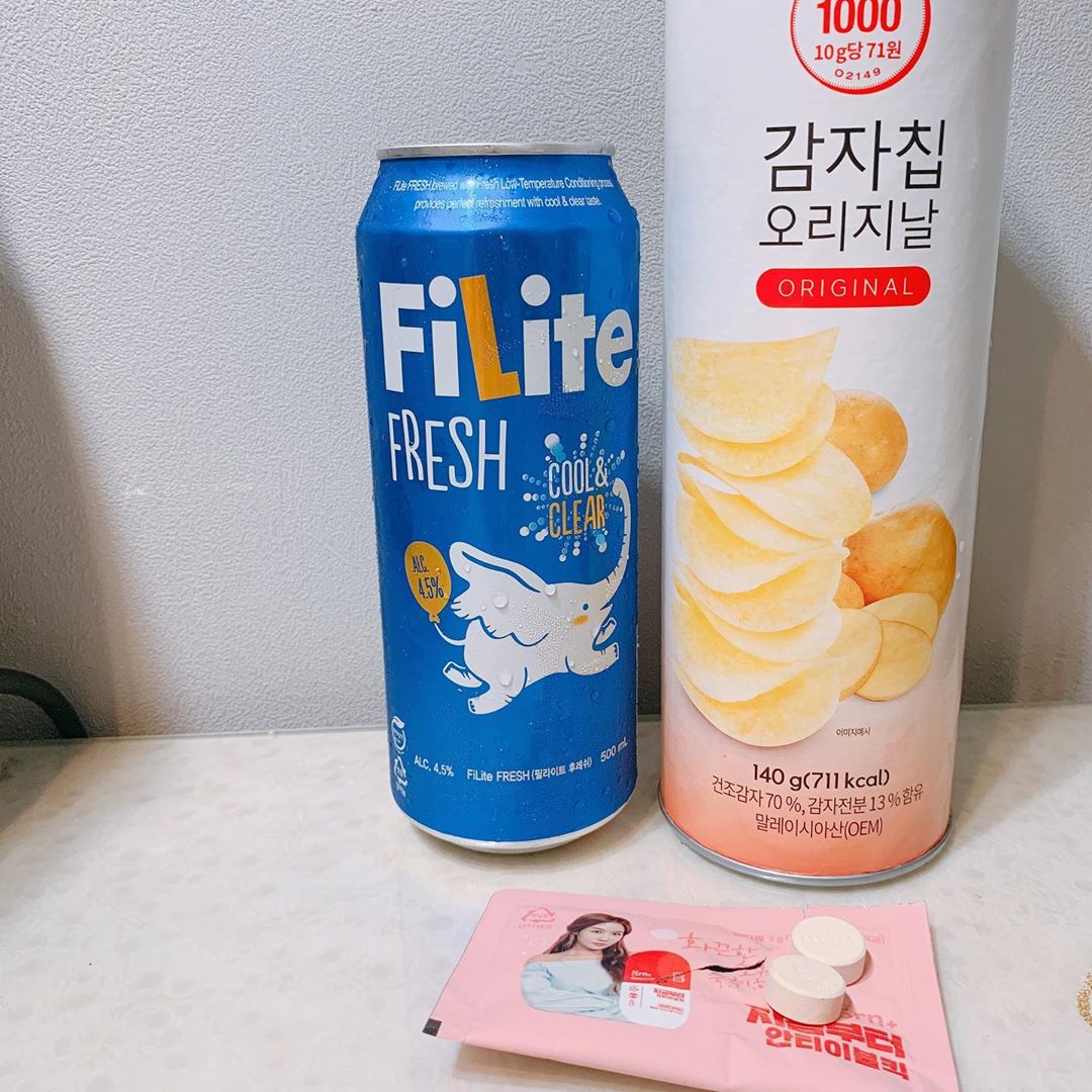 김지연 on Instagram: “퇴근후 나에게 주는 선물🍺 낼 일찍출근하는 나를 위해 혹시 힘들까봐 'GRN 숙취해소 지금부터 안티이불킥' 작고 가벼워 휴대하기도 좋고 무엇보다 초딩입맛이라 숙취해소음료,약 잘 못먹는데 요구르트 맛이라 완젼최고 음주전후로 먹어서 숙취뽀개기👊🏻 . .…”