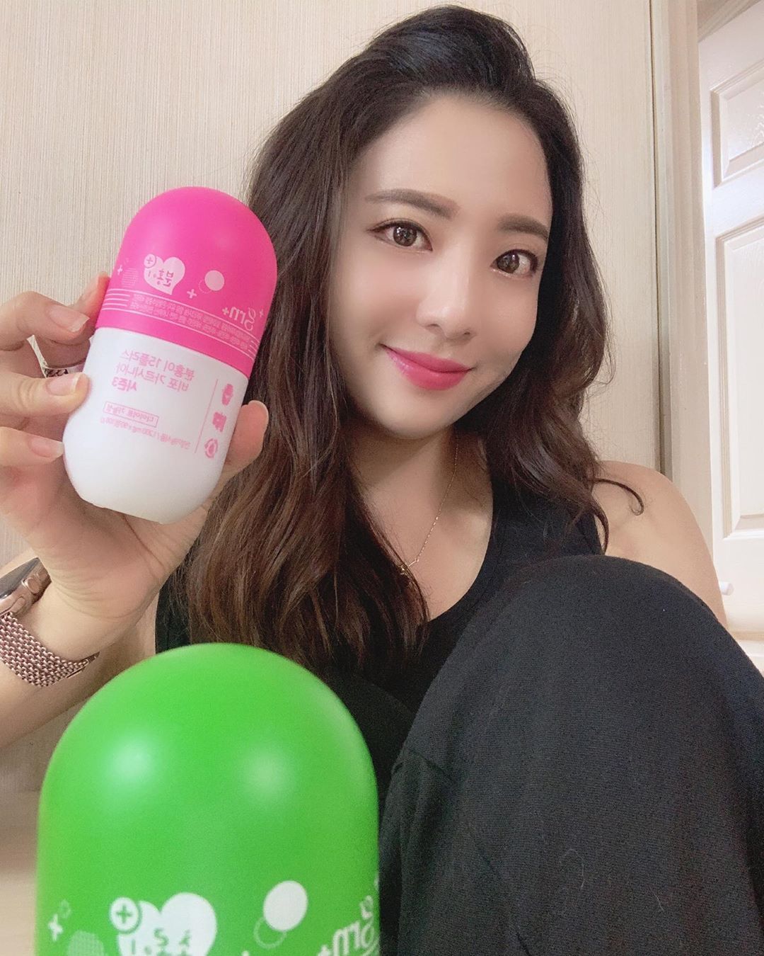 SSNA on Instagram: “진짜 요즘 너무 잘 먹고 다녀서 뒤룩뒤룩 굴러다니기 직전인데,
굴러다니기 전에 다이어트 시작 하려고...
이게 그렇게 효과적이라는데
초록이 분홍이 부터 먹어야지.....🤗
오늘 스쿼트 200개함”