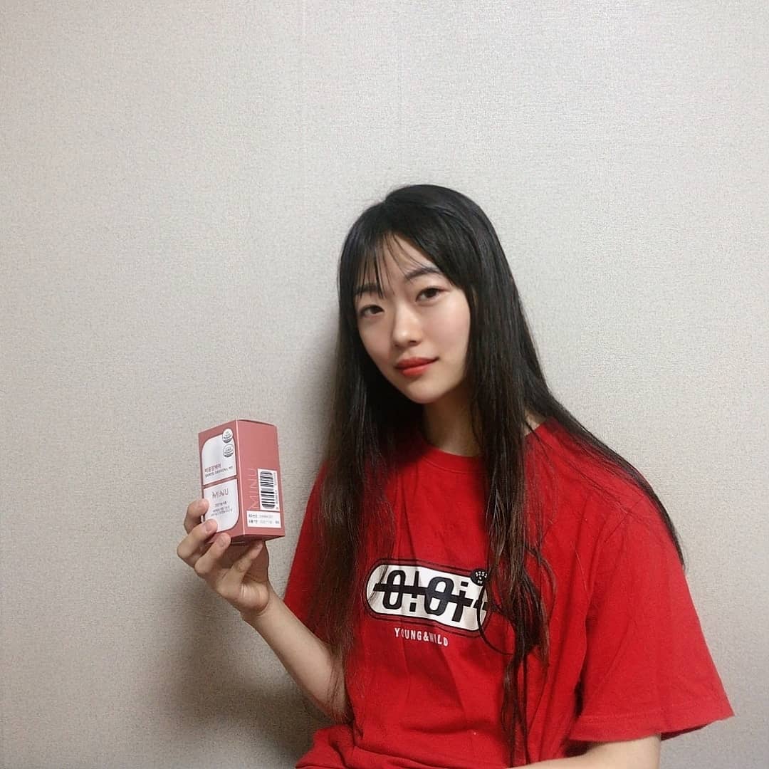 Hwang Hae In(황혜인) on Instagram: “✔ 유산균 음료를 딱히 챙겨먹지 않았음에도 소화 및 변비에 효과가 탁월해 아랫 배 통증이 줄어듦😍 ✔ 프로바이오틱스 성분으로 장건강+배변활동 원할하게 해줌❗  평소 인스턴트 식품을 자주 드시거나 식습관이나 생활을 불규칙적으로 하시는 분들에게…”