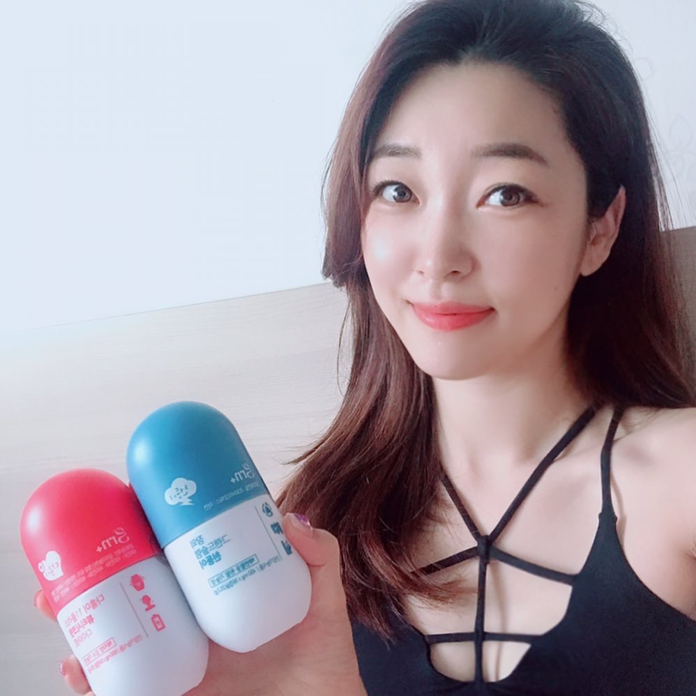아나운서 김나현 on Instagram: “이번에는 진녹이에 이어서  지알엔 다홍이+천둥이랑❤️ 다홍이는 체지방 감소에 감마리놀렌산 성분으로  그 날에도 편안함을 느낄 수 있다고 해서 구매했는데요. 다이어트 해 본 사람만 안다고 하는 변비 고민에는  천둥이가 제격이라고 해서 함께 먹고…”