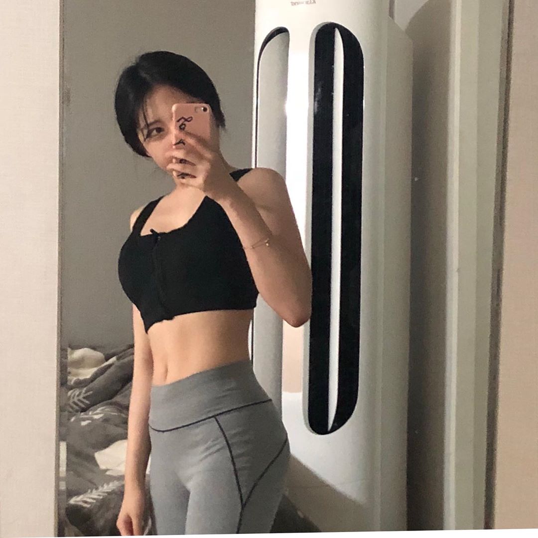 혜  빈 on Instagram: “레깅스이너는 티안나는 슬림9 드로즈 !
.
.
.
.
#여성속옷 #여자속옷 #언더웨어 #편한속옷 #여성드로즈 #여성사각팬티 #여자사각팬티 #여자드로즈 #슬림9 #네모팬티”