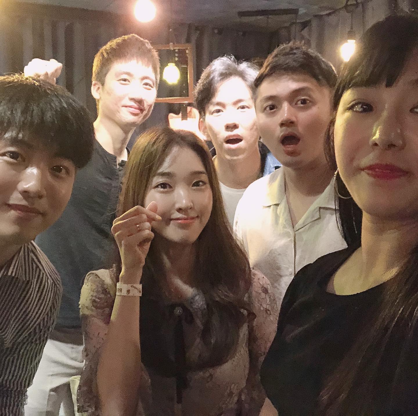 🥳
💙축 REVERIE LIVE 마침💙
21세부터 3n까지 함께한 공연
만나면 반갑고 즐겁고 응원하는 공동체가 있다는게 너무너무*100 감사하다
레버리 짱이다 담에도 서울공연하쟈🎤🎸🎻🎼🎹 -
#일공은_짱이야