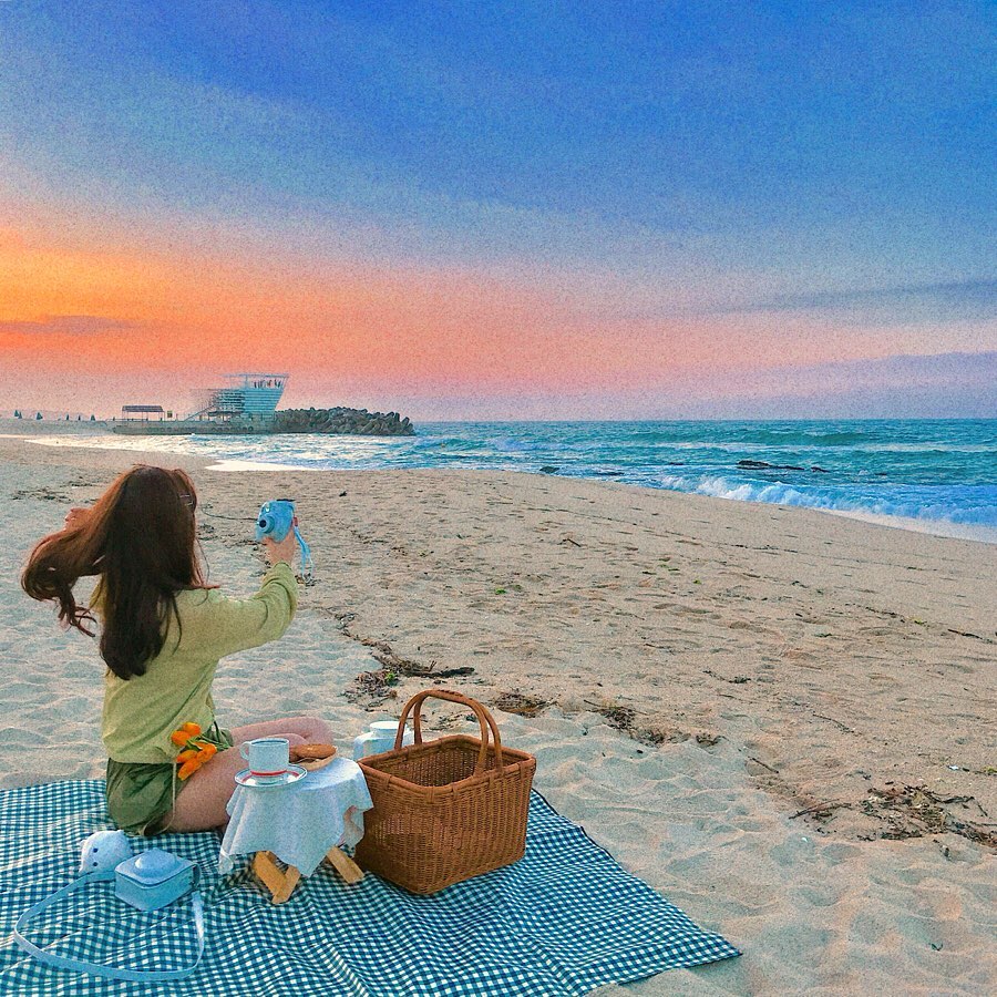 정말 보고싶었던 바다🌊
그리고 내가 죠아하는 피크닉🧺
.
.
.
.
.
#바다#피크닉#사근진해변#강릉#경포대#도로시피크닉#여름#ocean#sea#picnic#summer#ootd#daily#selfie#🌊#🧺