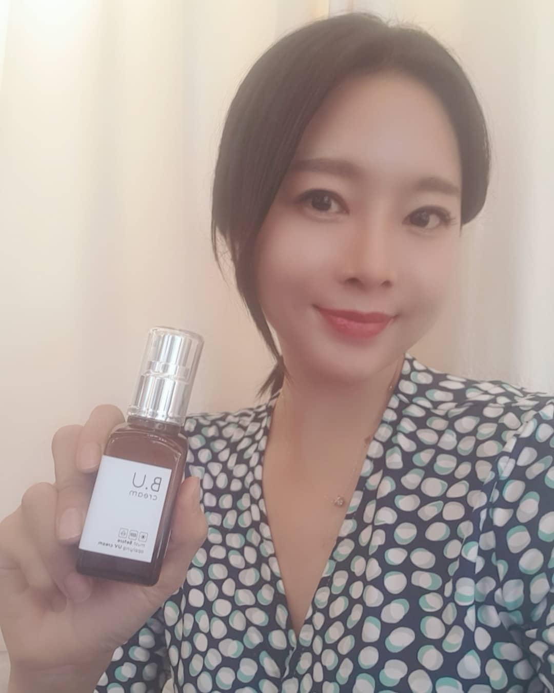 쇼니마미😊 on Instagram: “#비유크림 . 뜨거운 여름철 자외선이 피부노화의 주범인거 아시죠? 이 자외선을 차단하기위해 #자외선차단제 를 권유하잖아요 하지만 바르면 겉도는것 같고 흡수시키기 힘든 썬크림😭 이것을 보완하고자 만들어진 요 크림! 자외선차단제 및 화장품의 발림성을…”