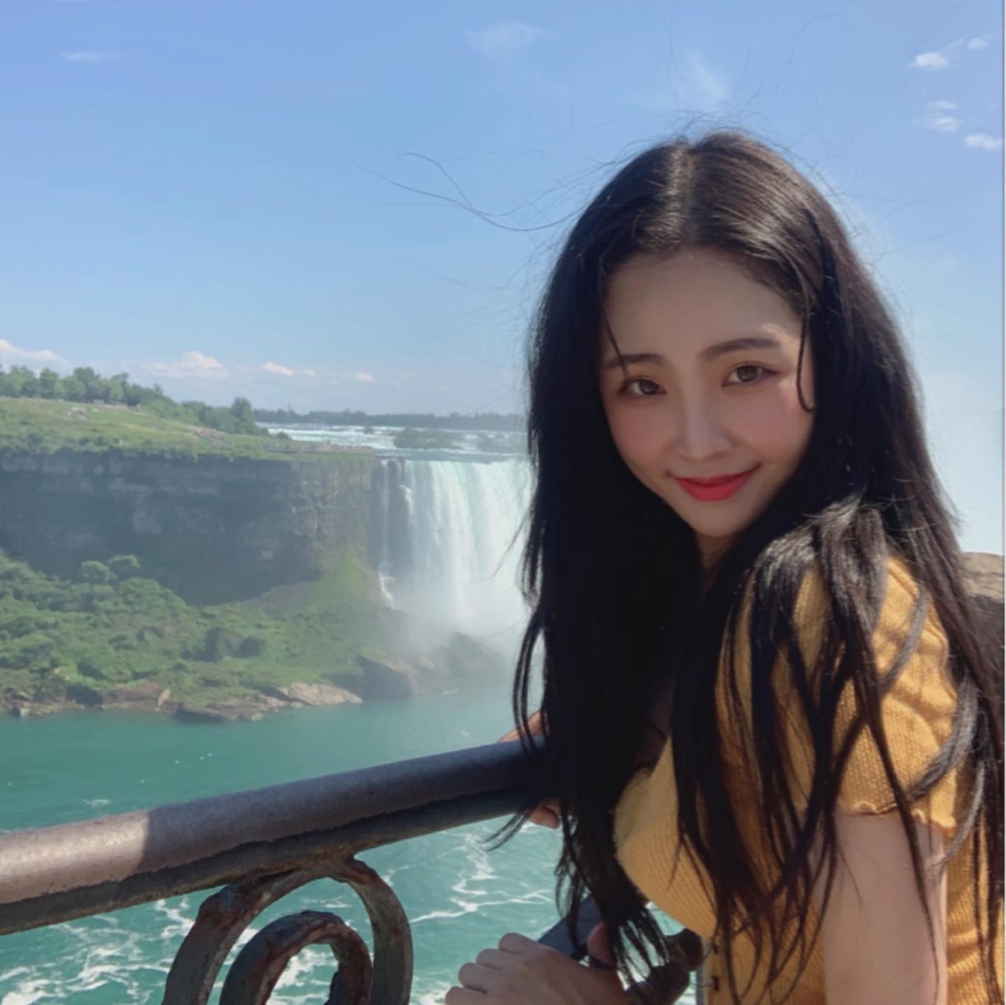 #niagarafalls ✋🏻Bye#canada 🇨🇦
📌캐나다 여행 마지막 날📌
나이아가라 폭포는 기대이상으로 예뻤다 (feat.잔머리 폭격💣)
선명한 무지개🌈도 처음 봤다  날씨가 좋아서 운이좋았다 예상치 못하게 캐나다에서 은지를 만나 여행하게 됐는데 너무 신기하고 다행이다😯 이제 미국으로 꼬고🇱🇷
#travel #traveltheworld