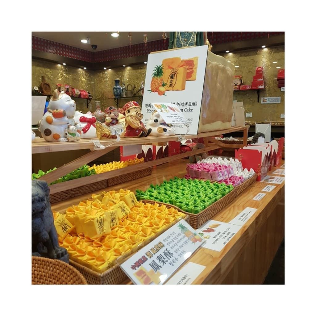 차이나타운에서 중식코스먹고 후식타임.
.
#인천차이나타운#펑리수#중국제과담#파인애플케익#밀크티