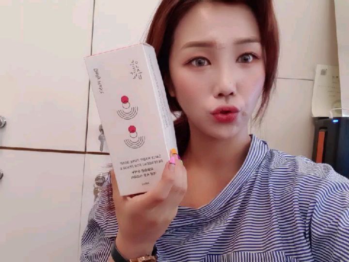헤어인사이드 지현쌤🎀 on Instagram: “솔찍히 은근 깔끔떠는 나는  청결제 티슈 까지 다사용하는데도 찝찝함은 없을순없어서 사용해본 #오늘의습관 솔찍히 피도 비지워지고 하지만 염색약튄것도 잘지워지고 냄세도 안나고 좋앗던 속옷세제👍 #속옷세제 #여성속옷스프레이 #생리혈지우기 #친환경세제…”