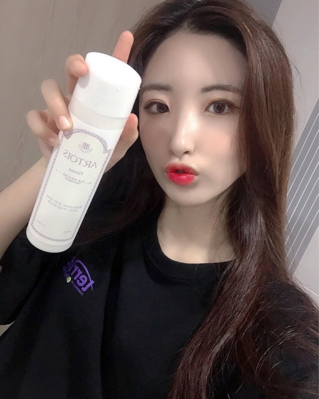 민이 on Instagram: “요즘 너무 잘 쓰고 있는 #트린트먼트 💁🏻‍♀️ 은은하구 성숙한 파우더 향 🧴🛁 향 맡을때 마다 은은하게 퍼지는 향이 좋아서자주 쓰고 싶어 지게되는 향 ! 그리고 이거 쓰고 머릿결 부드러워 져서 계속 만져보게 되는 거 같당 😌 다 쓰면 구매 의사…”