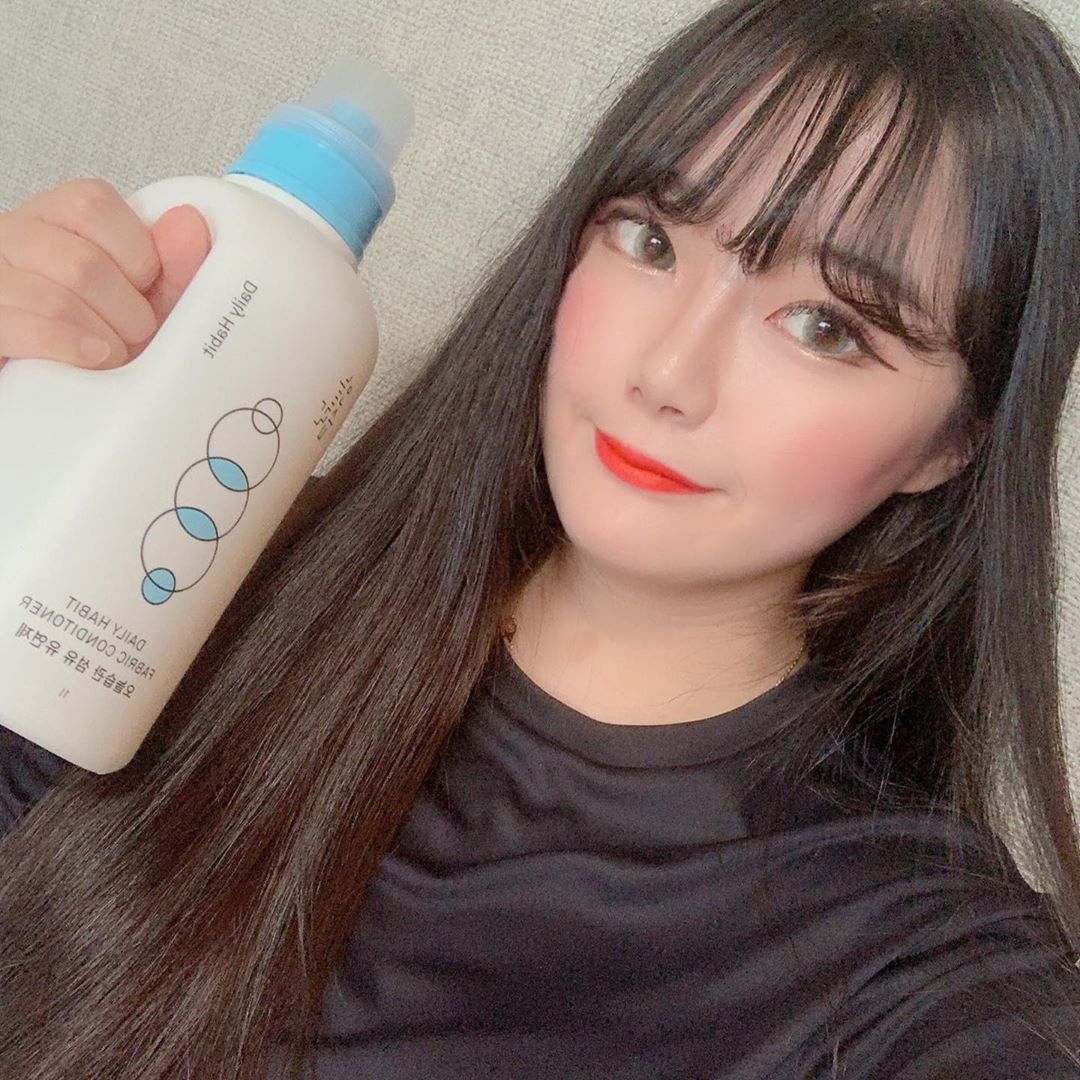 화림 (23) on Instagram: “향기 톡톡 캡슐 NO! 알러지 FREE 플로럴코튼향 유해성분 ZERO! 정전기 방지 및 기타 찌꺼기 제거  예민한 피부도 사용 가능한 알러지 FREE  코튼향 순한 성분으로 정전기 걱정 NO! _ _ #오늘습관 #오늘습관섬유유연제 #섬유유연제…”