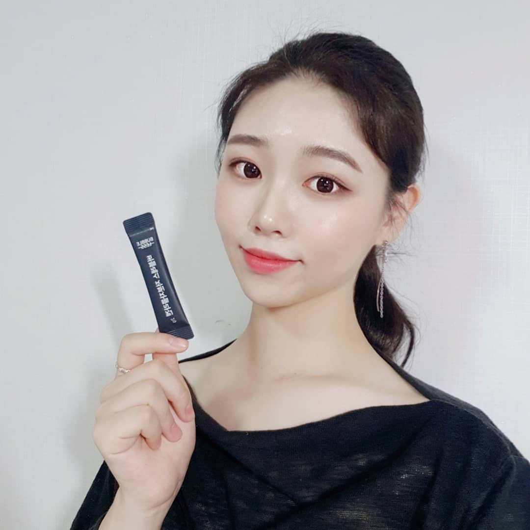 예운ﺕ on Instagram: “거품가를 뺀 실속있는 가성비 제품을 제공하는 '버블레스'의 신제품 버블레스 저분자 콜라겐이에요😖 분자 구조가 작은 피쉬 콜라겐을 사용하여 체내 흡수율이 높고 콜라겐 합성의 기본 물질인 비타민C와 활력을 위한 비타민B 함유되어있다고해요! 어디서든…”
