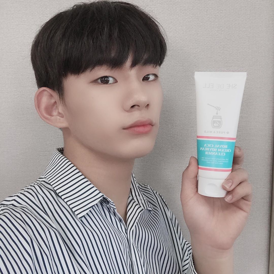 최은수 on Instagram: “💫로얄 시카 크림 콩클렌저 💫 . . 평소 피부 트러블로 인해 스트레스가 엄청나게 심했었는데  로열시카 크림 콩클렌저를 만나고 난뒤부터 답이없던 내피부가 희망을 보여주고 있다! 왜 그런지 알아보았더니  피부장벽을 보호해주고,깨끗하고 부드러운 거품으로…”