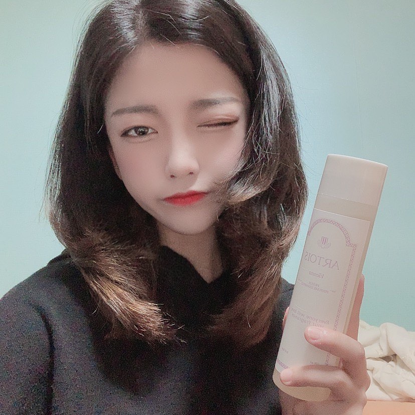 ᴴᴱᴱᴶᴵᴺ on Instagram: “아르투아 비엔나 프레쉬 퍼퓸 샴푸 🧖🏻‍♀️ PH 5.5 약상성샴푸로서 모발을 보호해주고 이름답게 향수처럼 향기지속력이 일반 샴푸에 비해 2배 이상으로 지속 되니 정수리 냄새가 신경쓰이는 분들께는 강추 👍🏻👍🏻 성분이 착해 세정력을 의심했지만 샴푸…”