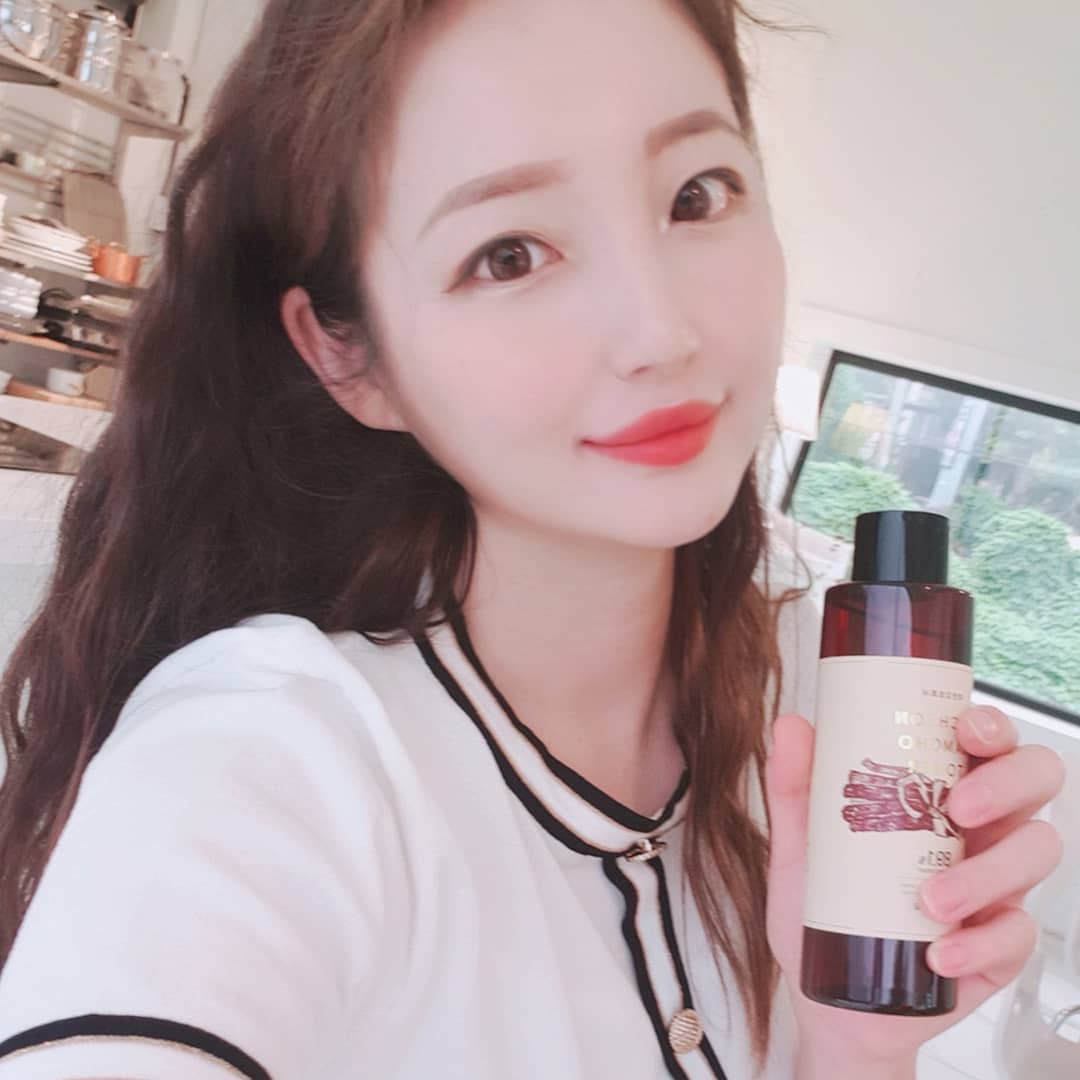 ʏᴇᴏɴɴʏ🌸 on Instagram: “- 피부온도 내려주는 제천감초 토너 😊 - 세안하고 나면 빨갛게 울긋불긋한 피부가 스트레스였는데, 이 제품쓰고나서 피부열이 내려가면서 홍조 개선에 매우 효과적임 💕 - 감초가 피부열을 내려주는 효능이 있다는걸 이제품 쓰면서 알게됬당! 개인적으로…”