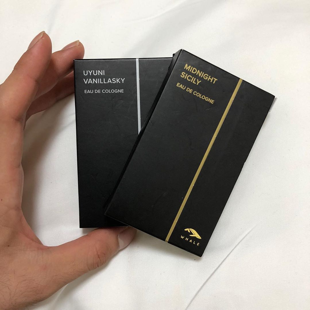 사람 on Instagram: “포켓 리프레셔 포켓향수  향수 성애자 기본적으로 쓰는 향수들이 좀 많은데 이번향수는 휴대가 간편한 포켓 향수다 일단 사이즈는 카드지갑 사이즈다 작고 가벼워서 휴대가 간편해서 좋은듯하다 한 손에 쏙 들어오고 가격 대비 가성비도 좋은듯하다 나는 블랙라인…”