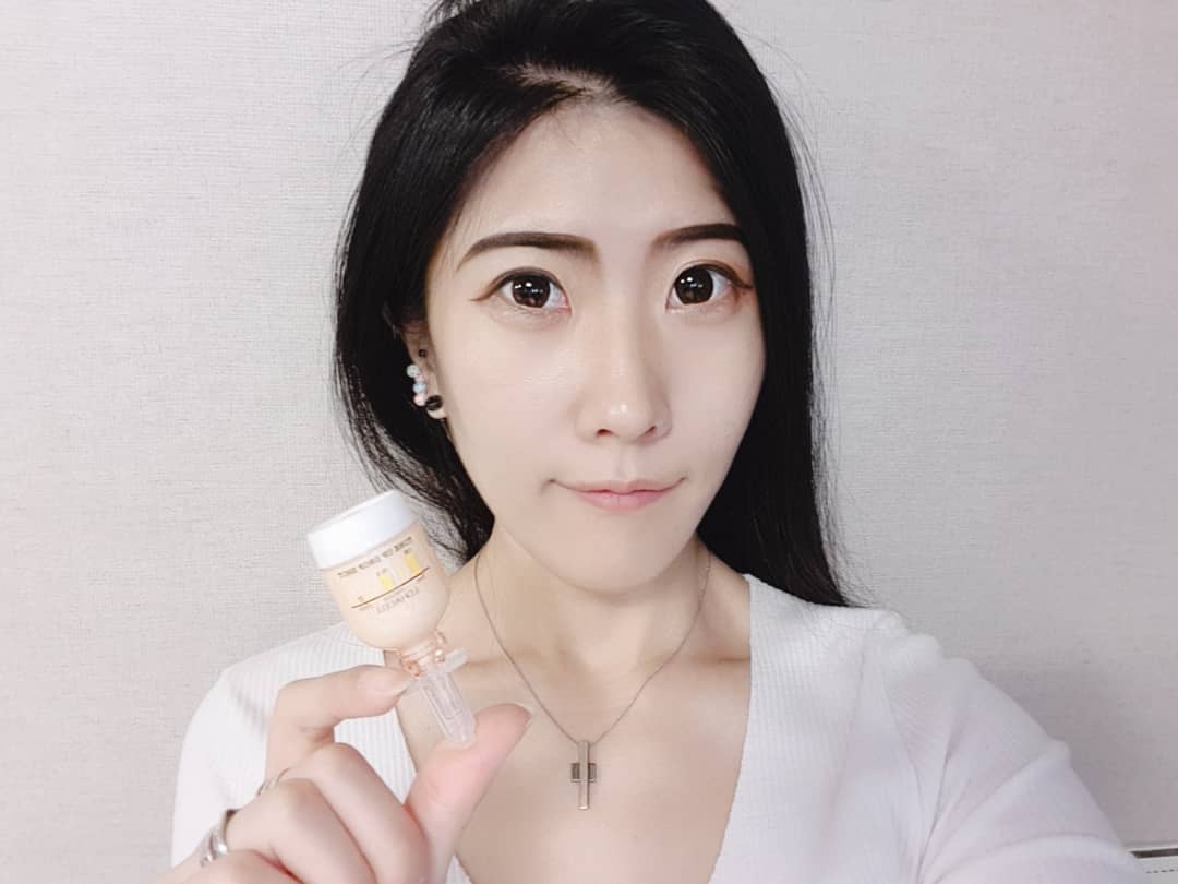 Ling on Instagram: “로하셀드롭샷앰플 전 성분 EWG 그린등급으로 민감성피부도 안전하게 사용 할 수 있는 앰플 ! 미백과 주름개선 2중기능성 제품이라 핵이득템 ~ 로하셀드롭샷앰플에는 글루타잔과 피부 정화와 활력에 도움을 줄 수 있는 성분을 포함하여 피부 미백에 도움이…”