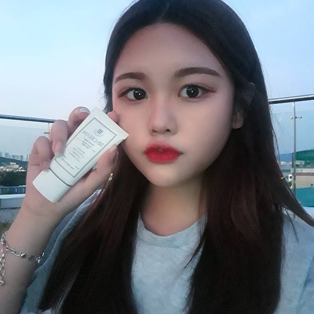 다영 on Instagram: “💈롱웨어 겟오버 비비크림💈 @1004lab_official #천사연구소 •식물성 성분 99.9% •미백 개선, 자외선 차단 •주름 개선 [21호 라이트 베이지 / 23호 내추럴 베이지] 두 제품 다 받아서 사용해봤는데 두 제품 다 색상이 자연스럽고,…”