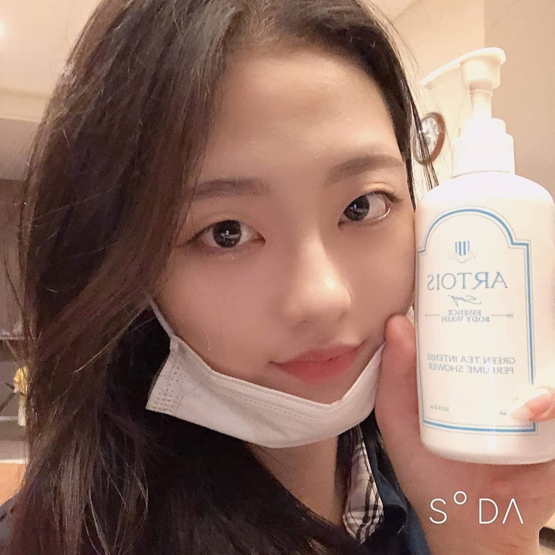 Doggoujin on Instagram: “❣아르투아ARTOIS  향수 바디워시 ❣ Song 향이에요 항상 샤워할때마다 사용하는 친굽니당ㅎㅎ  향은 진짜 샤워 딱 하구 나왔을때 향수뿌린거 처럼 상쾌하고 달달한 비누향이나요! 거품도 정말 풍성하고 아기들 씻길때 저자극 바디워시 원하시면 꼭…”