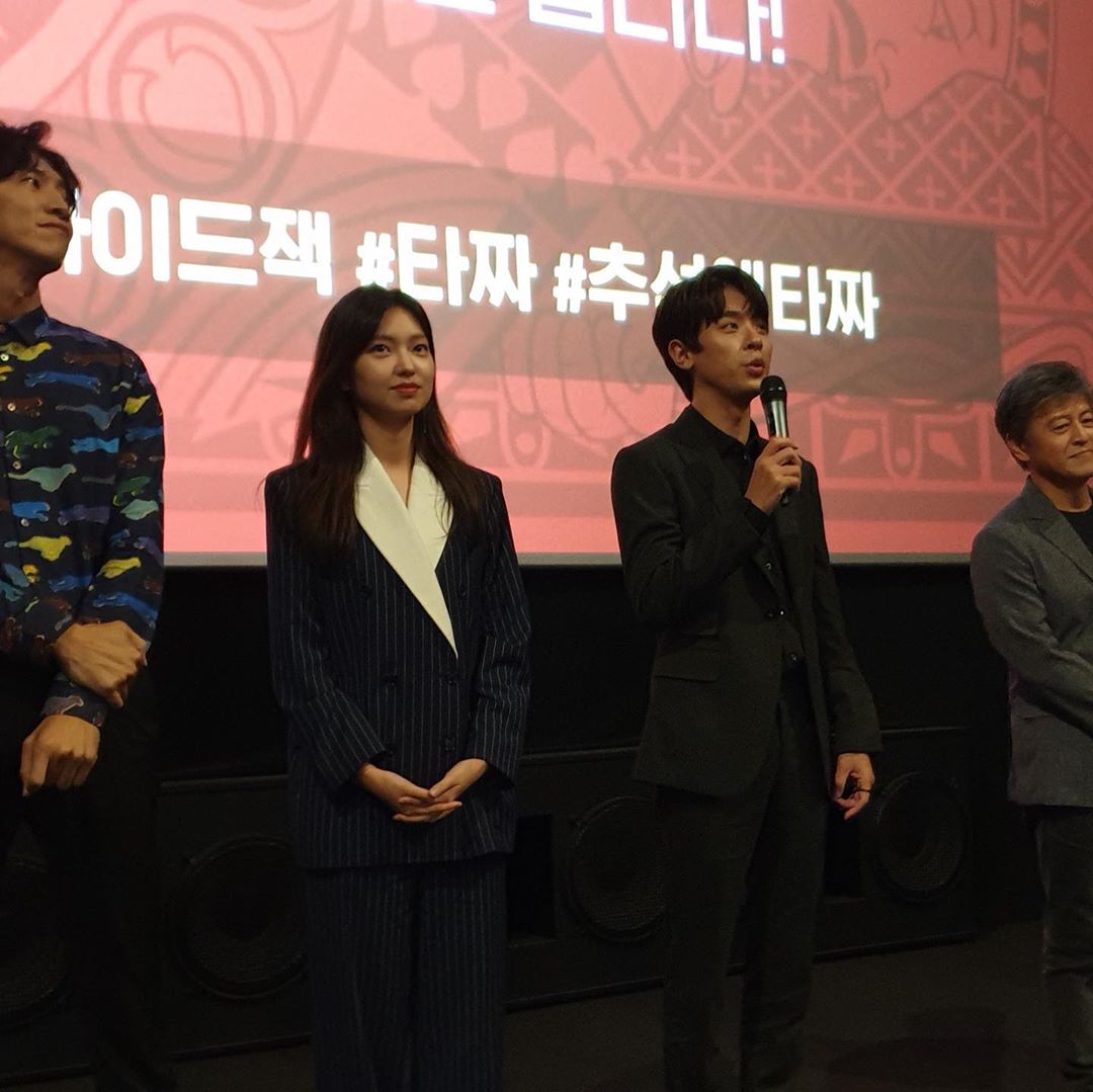 @m_jin.l on Instagram: “#타짜3 #시사회 #초대 #협찬  타짜 시리즈 광팬인 나에게 이렇게 큰 선물을 주셨다 ㅠ.ㅠ... 초대해주신것도 감사한데, 관계자님들덕분에 완전 앞자리에...🖤 화투에서 포커로! 심리전은 더 치열해지고, 타짜들의 팀플레이는 더 정교해지고 <타짜>…”
