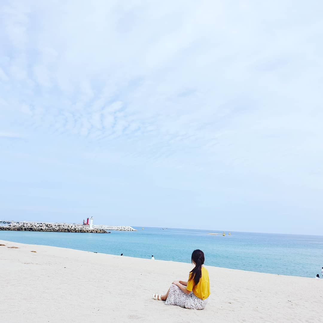 #사천해변 #캠핑의시작
지인찬스로 사천해변으로 캠핑을 다녀왔다
#차박 도전하려 용품들 구매..
다음엔 차박이드아아아아
바다예쁘다
#강릉해변