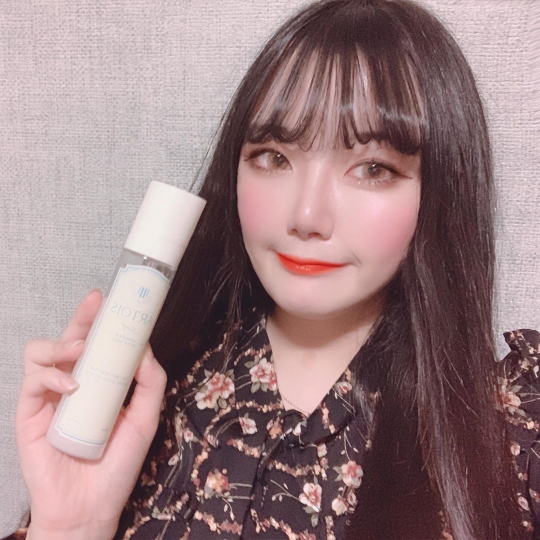 화림 (23) on Instagram: “향수같이 엄청 진한 향은 아니지만 은은하게 향이 너무 좋은 바디미스트 ! 은은한데 지속력은 최고다  내 취향저격 ,,💕 _ _ #천사연구소 #아르투아 #아르투아바디미스트 #바디미스트 #입는향수 #란제리미스트 #향수추천 #여행필수템 #송강바디미스트…”