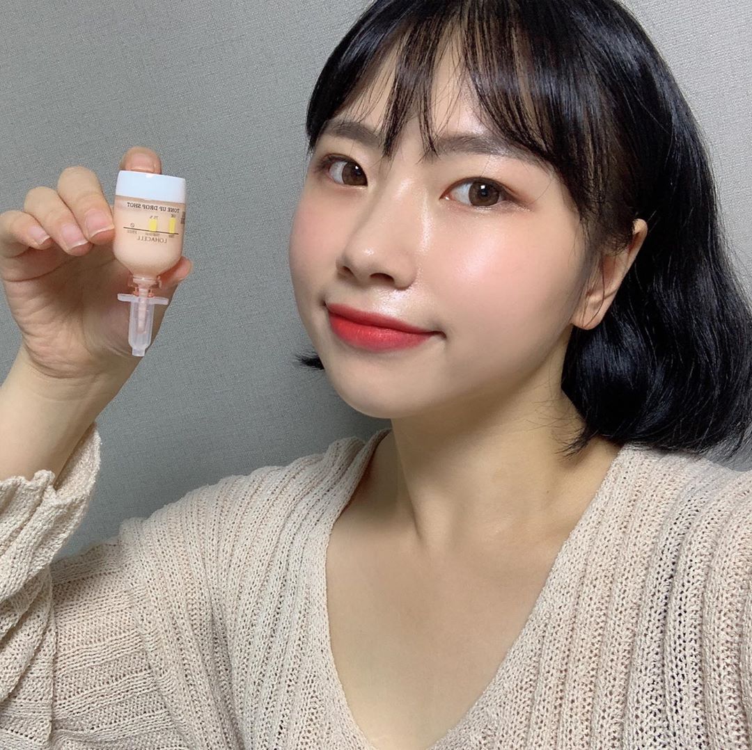 수정인스타 on Instagram: “피부 미백에 도움이 될 수 있는 글루타잔과 피부 정화와 활력에 도움을 줄 수 있는 성분이 들어간#로하셀톤업드롭샷앰플  미백과 동시에 주름개선까지!내피부가 점점 하얘지는 이유💛 톤업 드롭샷 앰플은 전 성분 EWG 그린등급으로 안전하게 사용 할 수 있는…”