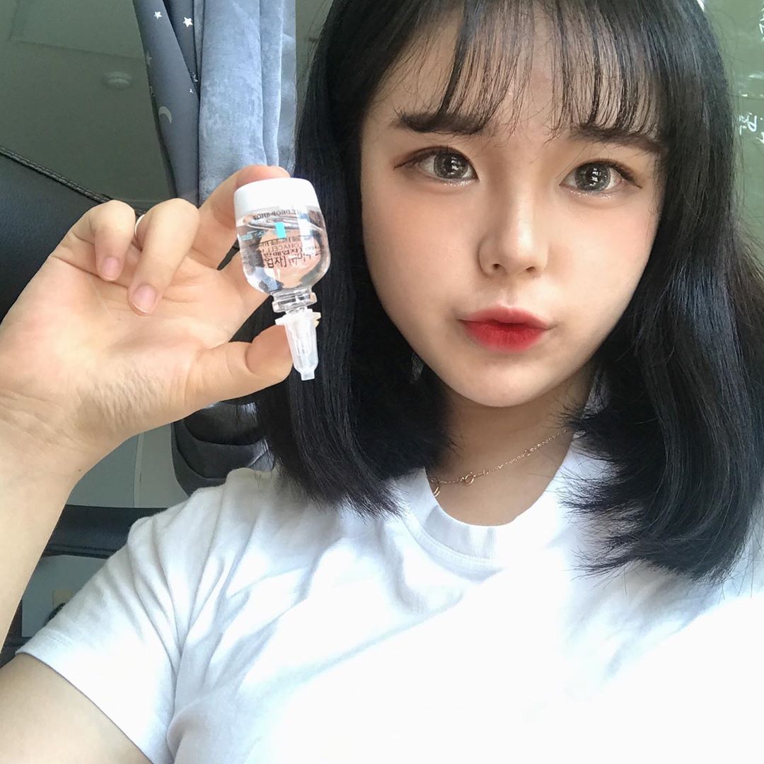 @z_mj_dl on Instagram: “피부가 좀 더 촉촉해지면 좋겠다  좀 더 좋아보이고 싶다... 😭😭 라는 나의 고민을 해결해준 이번  #로하셀하이드롭샷앰플  촉촉하게 피부를 가꿔주니까  기름아닌 물광으로  촉촉한 피부 만들자❗️❗️ #로하셀 #lohacell #하이드롭샷앰플…”