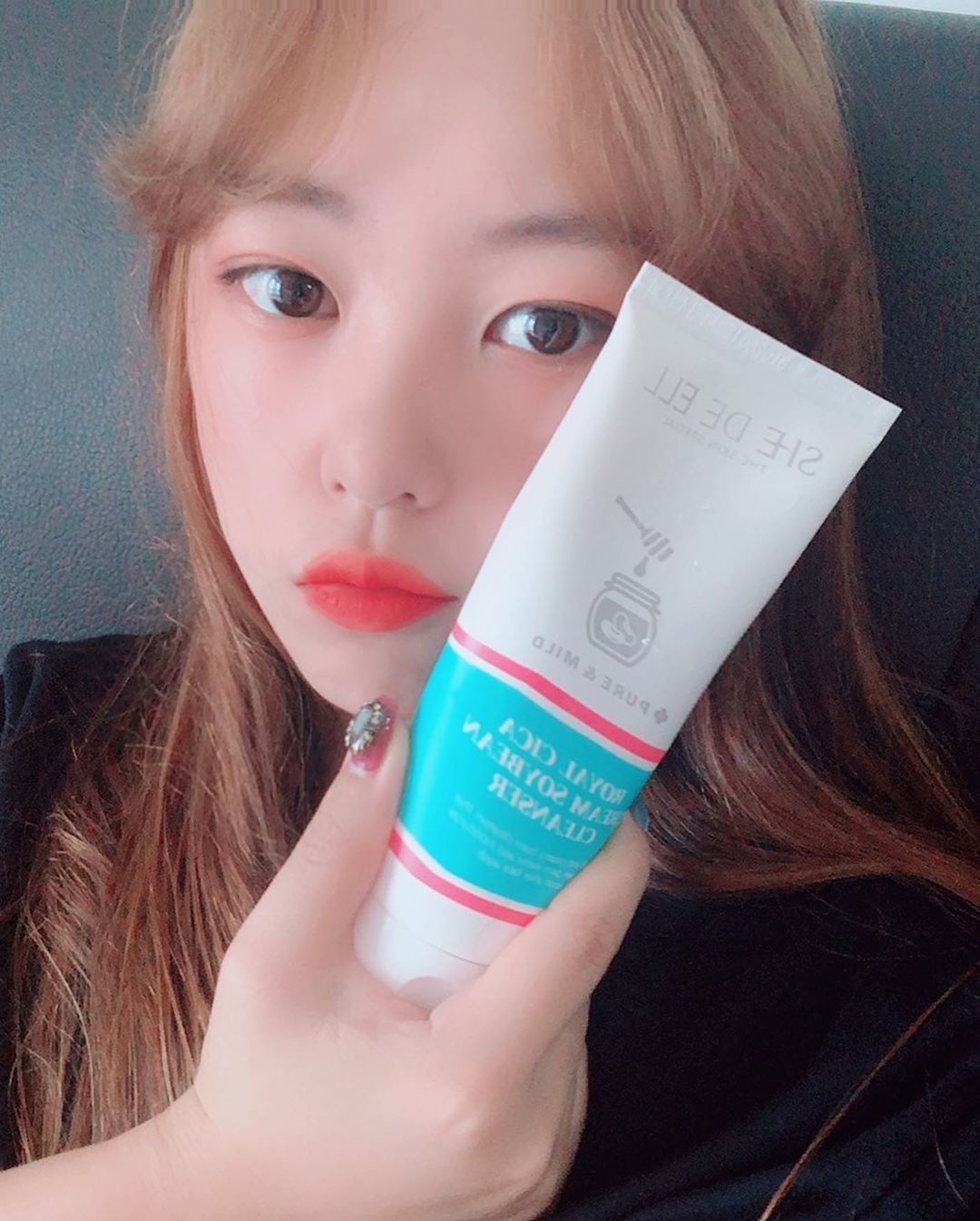 욜2하는 졔😣 on Instagram: “거품이  팡팡 !  예민한피부의 딱 쓰기 좋은 시카 클렌져 ! 순하게 쓰기 완전 좋아요! 추천😀 #쉬드엘 #shedeell #쉬드엘콩클렌저 #콩클렌저 #쉬드엘로얄시카크림콩클렌저 #쉬드엘폼클렌징 #로얄시카크림콩클렌저 #순한클렌징…”