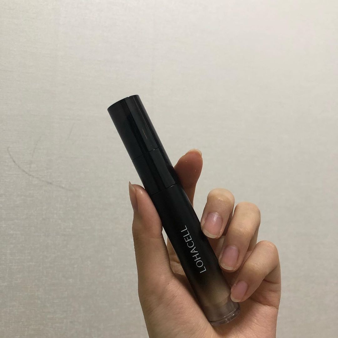 펭귄스 on Instagram: “처음 본 신기한 컨실러❗️ ❕로하셀 신제품❕ ♥️리얼 피팅 컨실러♥️ - 엉엉 ( ˃̣̣̣̣o˂̣̣̣̣ )  로하셀은 진짜 믿고 쓴다는게 다시 한 번 느껴졌던 미친 커버력,, - 어떤 컨실러, 파데로도 안지워지던 내 다크서클이 얘로…”