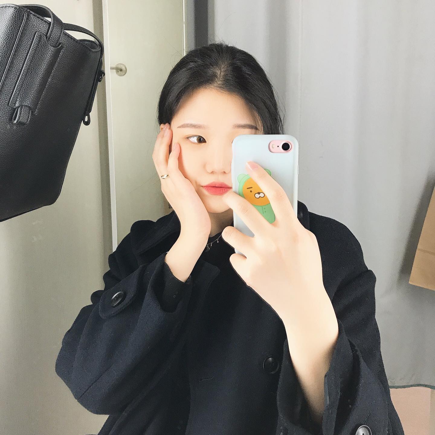 나는야#왕손 #👋 #패딩만세
_
_
_
_
_
_
#거울샷 #조명맛집 #💡 #수족냉증은웁니다 #춥춥  #❄️