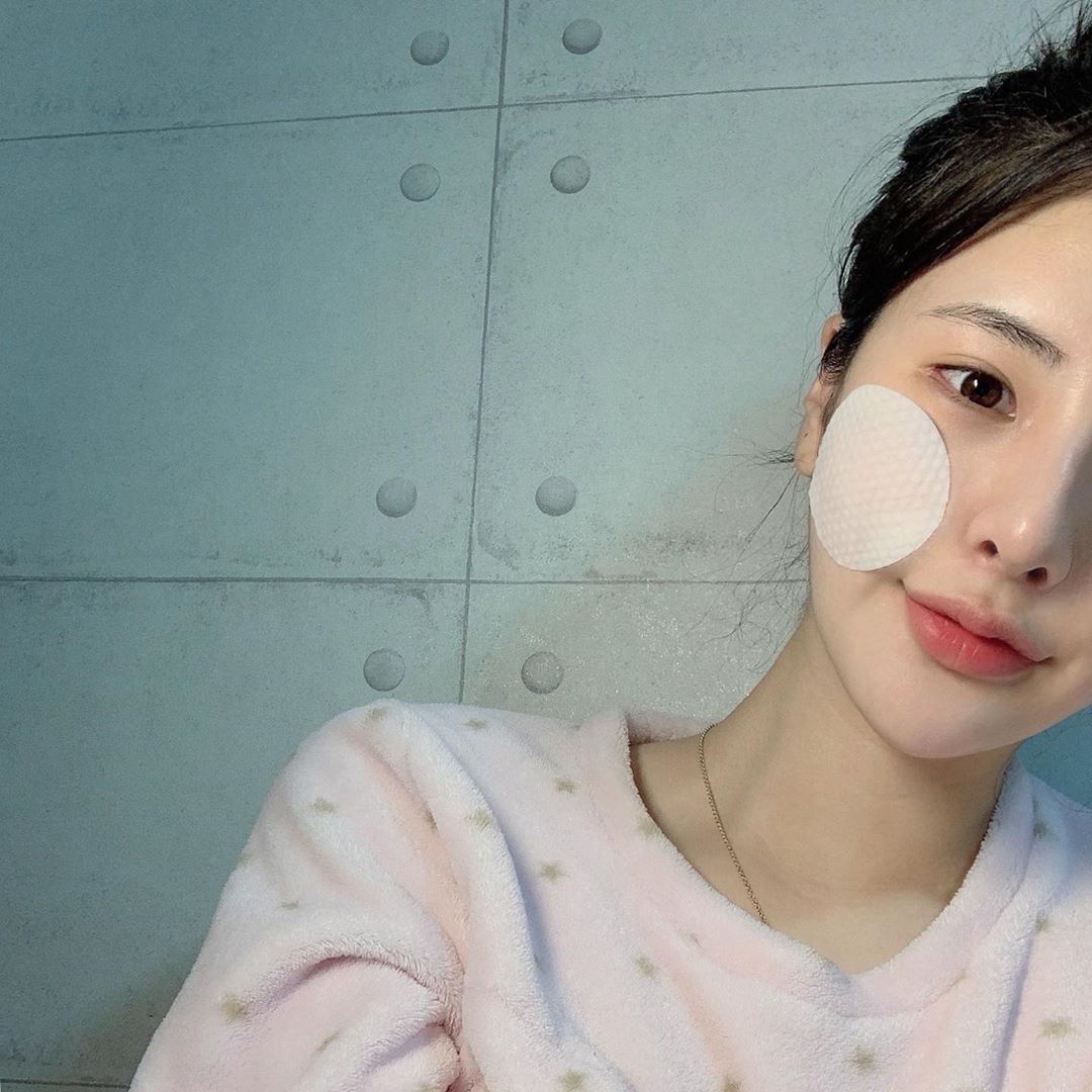 수현 on Instagram: “좋구먼유
#메디큐브 #medicube #제로모공패드 #닦토 #공병샷 #모공타이트닝 #각질관리 #추천템 #AD”