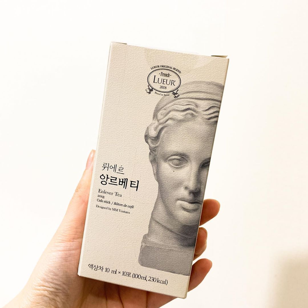 바니블리 on Instagram: “[붓기차 뤼에르 앙베르티 🍵] ⠀ 아침에 일어나면 붓기가 심한편인데 붓기차 꾸준히 먹고 아침에 너무 가볍다 😭😭 붓기제거에 좋은 호박/팥/옥수수 수염이 주재료로 쓰였고 다양한 한방 약재가 보조재료로 쓰여써요‼️ ⠀ ⠀ 차가운물이나 뜨거운물에 타서…”