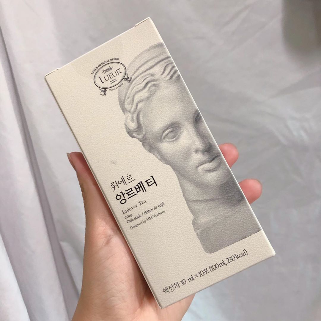 이로운 on Instagram: “#붓기차 #하우투잇 #뤼에르앙르베티  아니 웨 리뷰쉐어 나는 이런것만 당첨 시켜줘요...? 나도 화장품 같은거 받고싶은데.. 어떻게 알고 건강식품만 자꾸..ㅋㅋㅋㅋㅋㅋㅋㅋㅋ  step1. 2가지 먹는방법 소개 차 먹듯이 물에 타 먹는다! 그냥…”