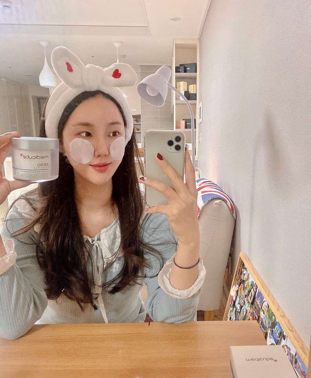 장래희망 : 한량 on Instagram: “#공병인증샷 - 한달전에 찍어둔 사진이랑 그리구 오늘 드디어 마지막 한장1️⃣ 화장품 끝까지 다 못쓰는 병있는데 감동의 도가니탕임:) 간편한게 쵝오👍 면세점 판매 1위라는데 짱 좋다구욤💕 -…”