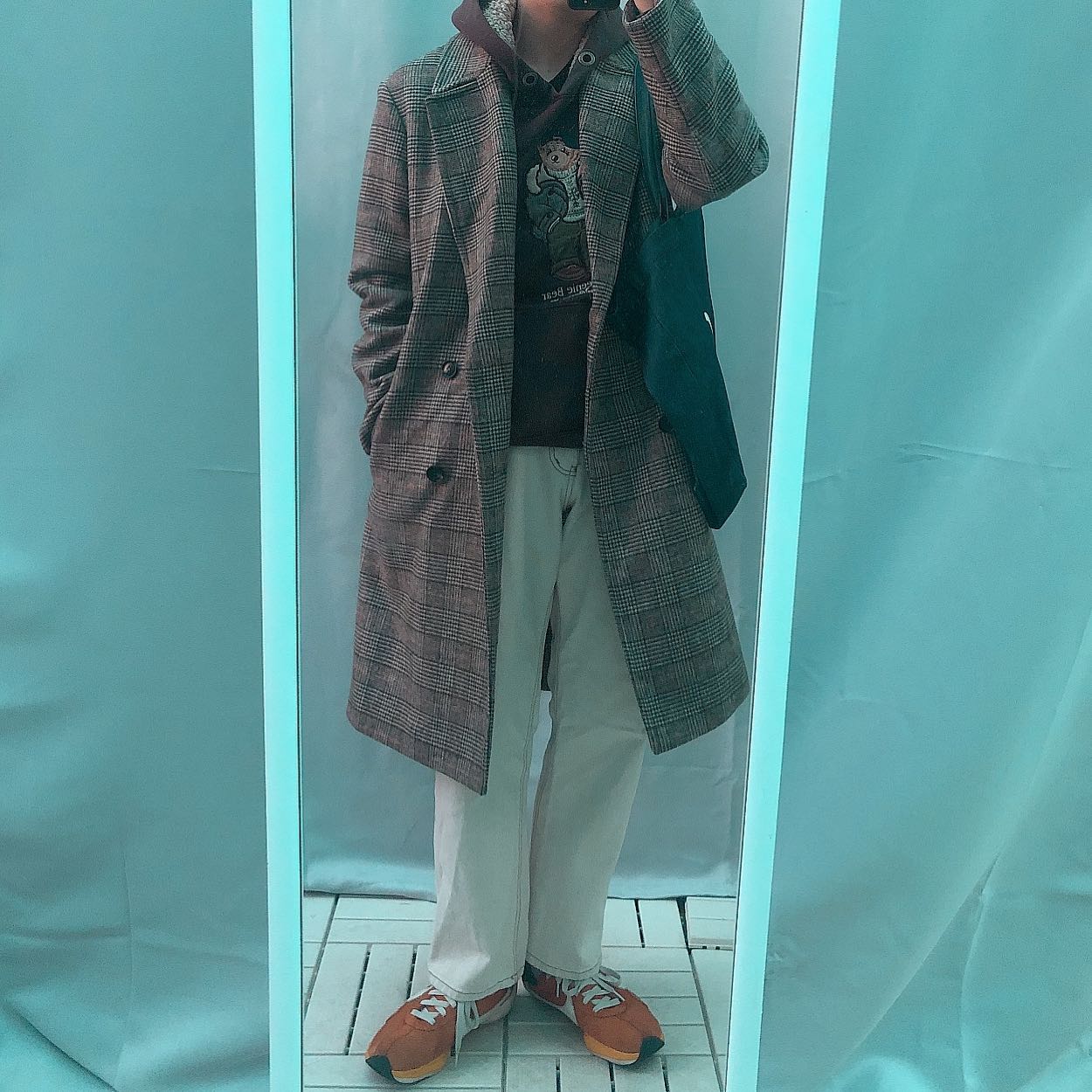 데일리룩!!#아메카지#데일리룩#룩북#코디#캐쥬얼#남자코디#겨울코디#체크코트#더블코트#후드티#문레이서