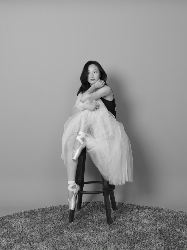 셀프사진관 연남동 메모랜덤에서 발레 흑백사진 촬영 넘 재밌당