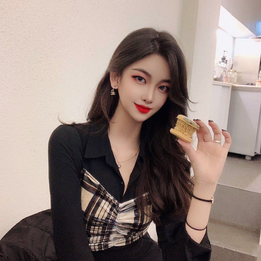 미주타키🍘🥢 on Instagram: “뇸 오늘은 내사랑 #띵카롱 맘껏먹을래 -💝 맛있으면 0칼로리이이💕 어쩜 쿠키도 ㅠㅠ마쉿니  서면 #띵카롱 잘하네.. #맛집 ㅇㅈ -  #서면맛집 #서면마카롱 #부산마카롱 #전포카페거리 #부산디저트 #전포카페거리디저트 #부산뚱카롱 #서면핫플…”
