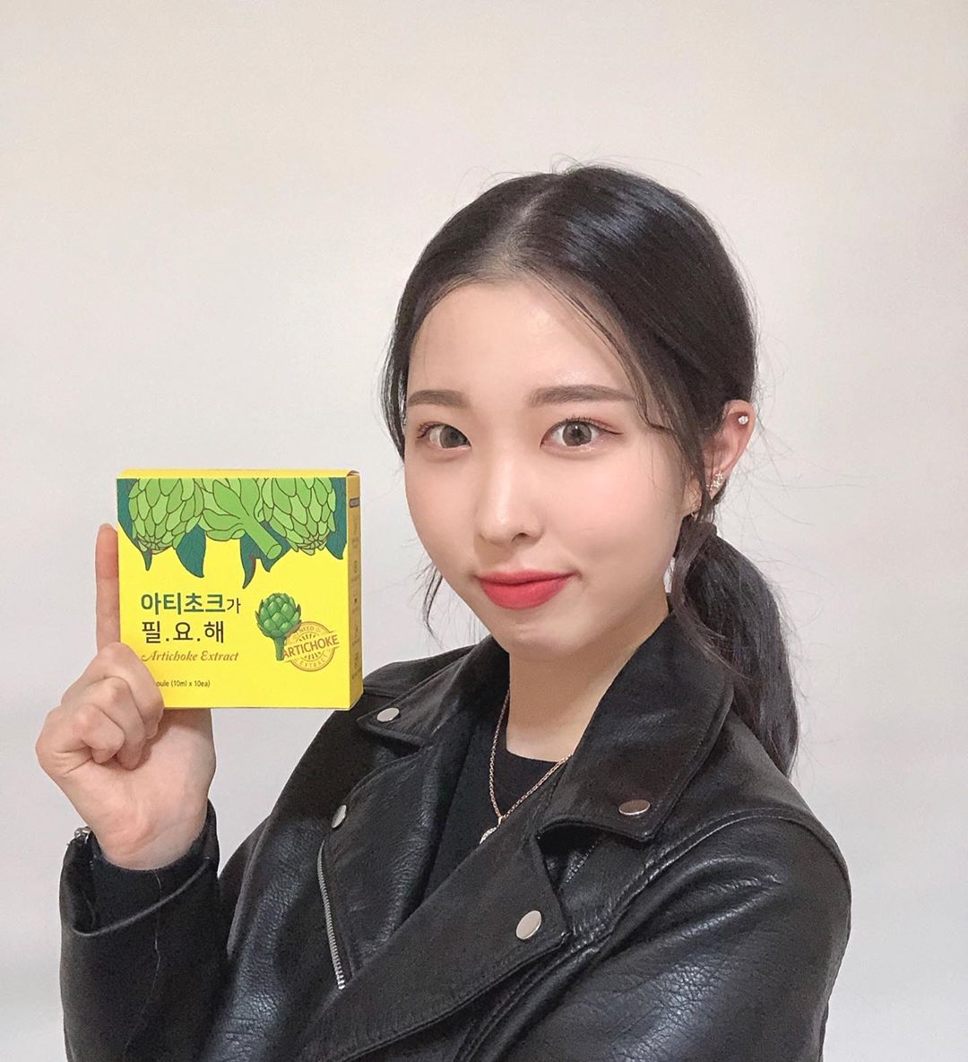 이영주 (Lee young joo) on Instagram: “아티초크가 필요해 🌱
아티초크는 체중감량에 도움이 되고, 두통을 완화해준대요! 3박스나 주셔서 넉넉히 두고두고 먹을 수 있을거같아요! 
#협찬 #디톡스 #아티초크 #피로회복 #체중감량 #리뷰쉐어 #ad”