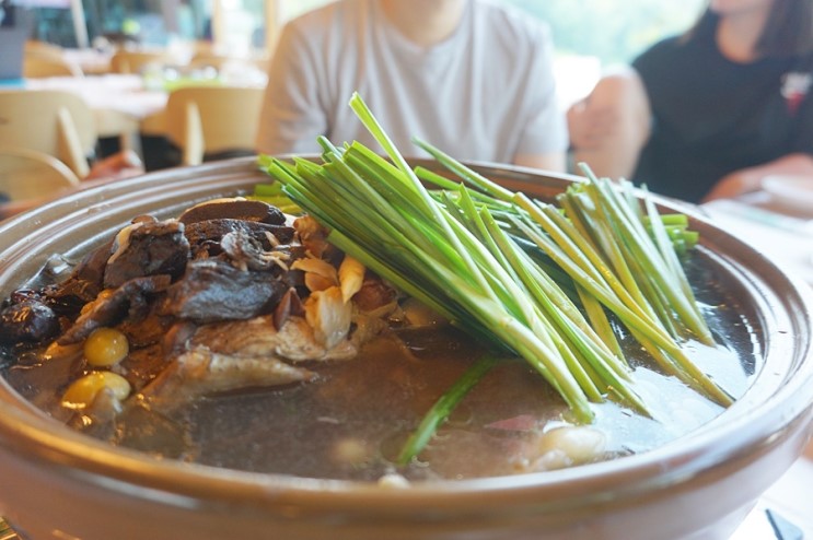쁘띠프랑스 맛집 진한 능이백숙 국물 호로록~